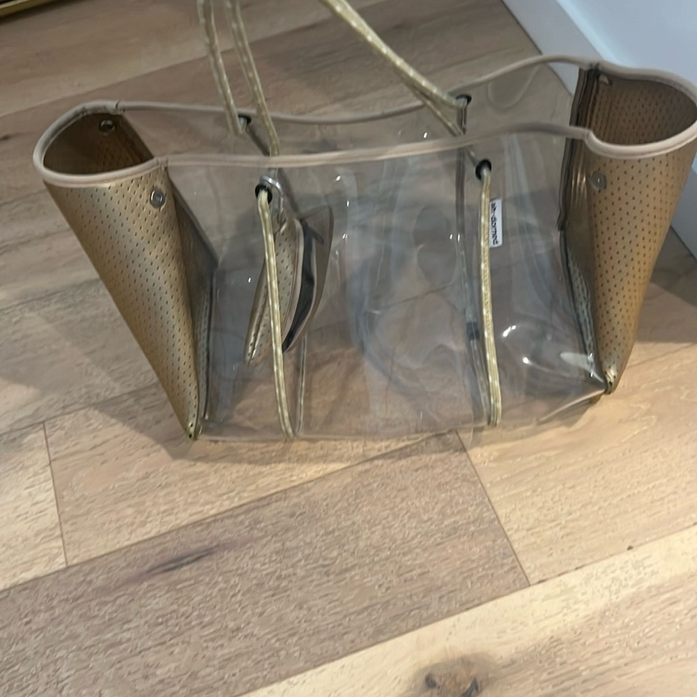 Adorned beach bag in gold